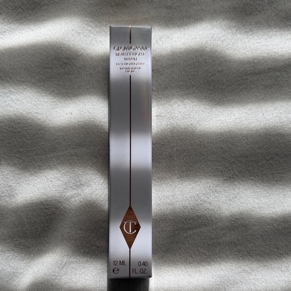 Charlotte Tilbury Glowgasm Beauty Light Wand - Champagne/Rose Gold Accents ✨